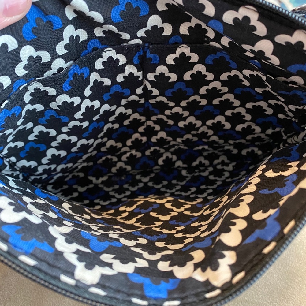 Vera Bradley medium cross body purse - Picture 4 of 6
